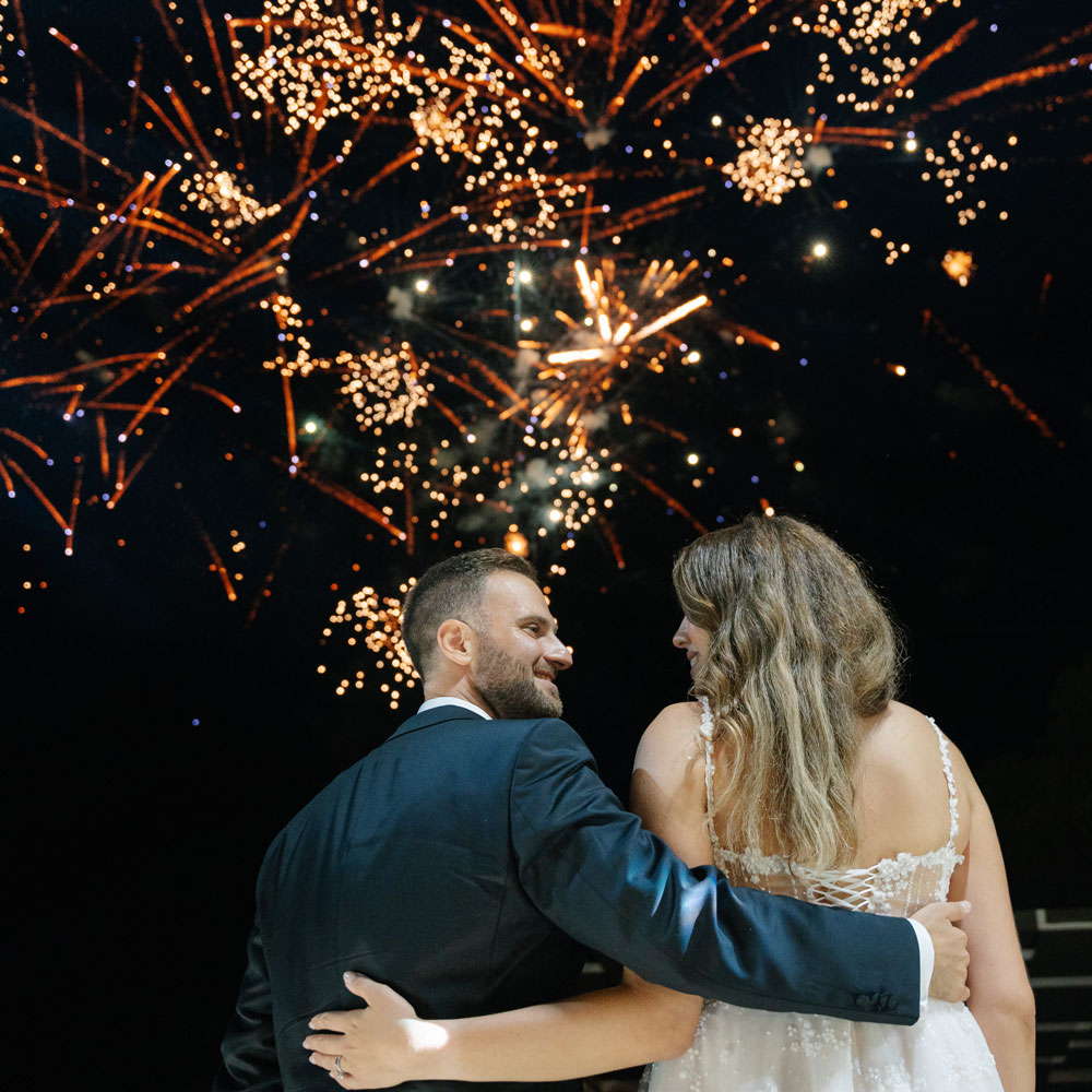 Μπαλόνια, Σιντριβάνια και Εναέρια Πυροτεχνήματα: Στο Γάμο Αιμιλίας & Κωνσταντίνου