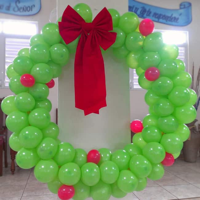 Χριστουγενιάτικο στεφάνι με μπαλόνια