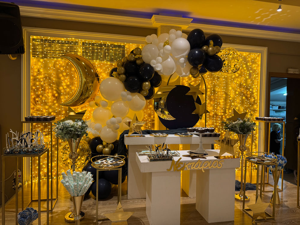 Μπαλόνια βάπτισης: Από αψίδες organic στην εκκλησία και στο τραπέζι ευχών, μέχρι επιτραπέζιες κατασκευές και μπαλόνια με κομφετί