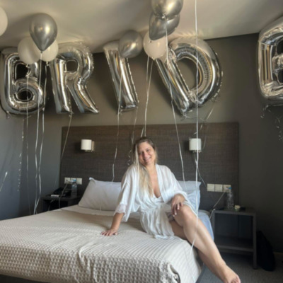 Πυροτεχνήματα και μπαλόνια σε γάμο: Από διακόσμηση ξενοδοχείου με μπαλόνια Bride, μέχρι σιντριβάνια στο χορό και εναέρια πυροτεχνήματα 