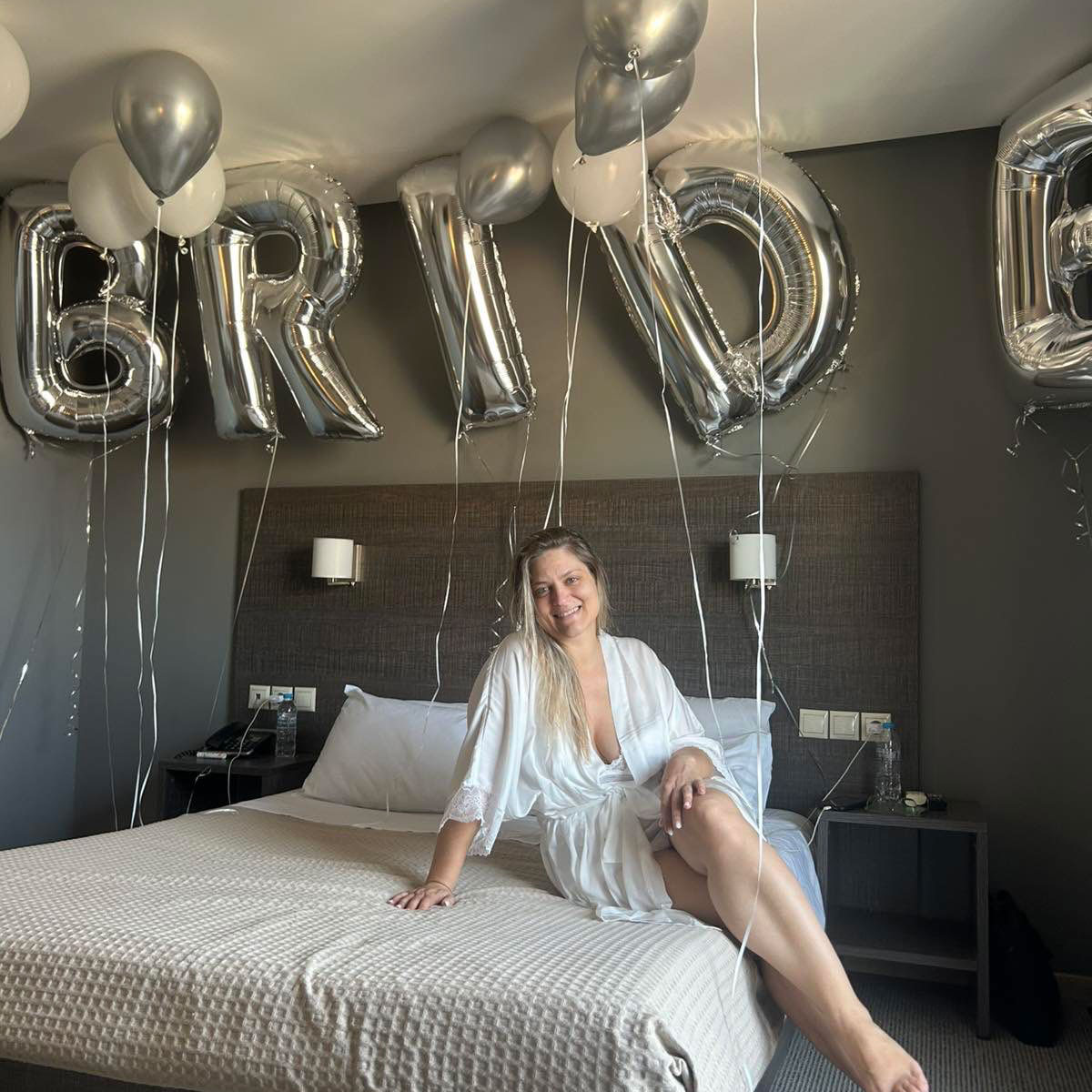 Πυροτεχνήματα και μπαλόνια σε γάμο: Από διακόσμηση ξενοδοχείου με μπαλόνια Bride, μέχρι σιντριβάνια στο χορό και εναέρια πυροτεχνήματα 