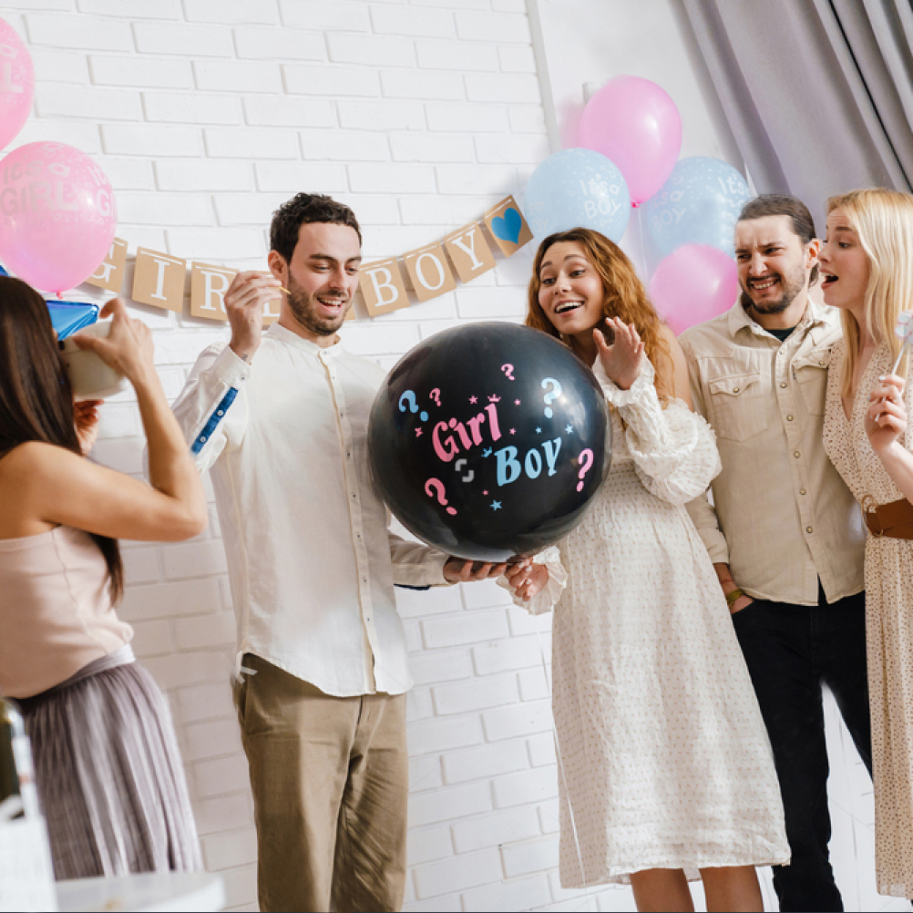 Gender Reveal Party με μπαλόνια αποκάλυψης φύλου