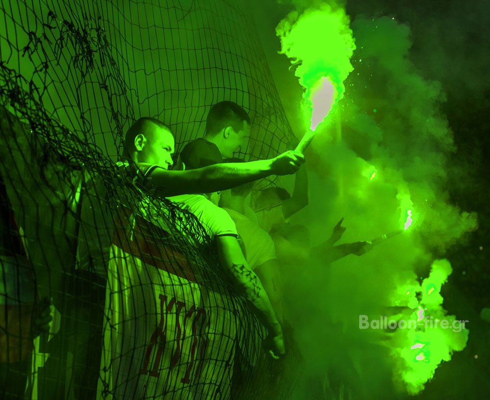 Πράσινα καπνογόνα φιλάθλων σε αθλητική εκδήλωση